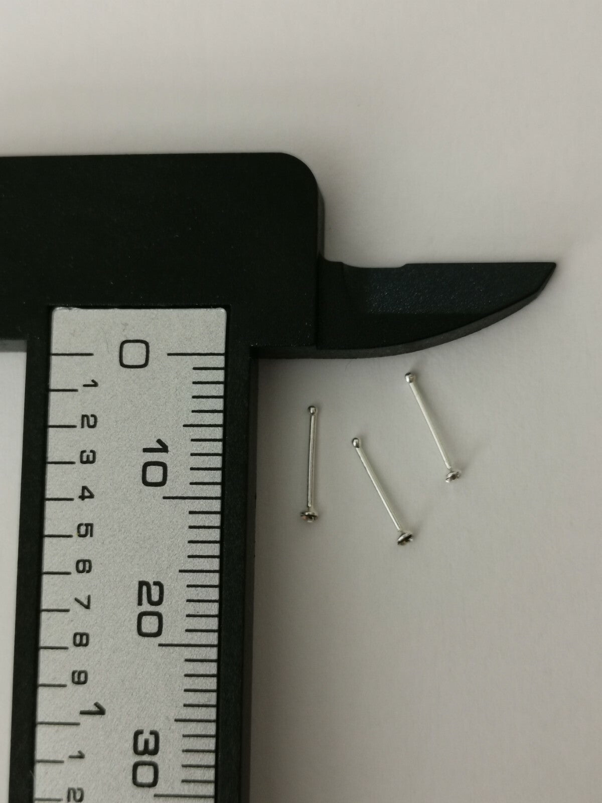 Brand New High Quality 2 x Silver Nose Studs 1mm (925 Sterling)